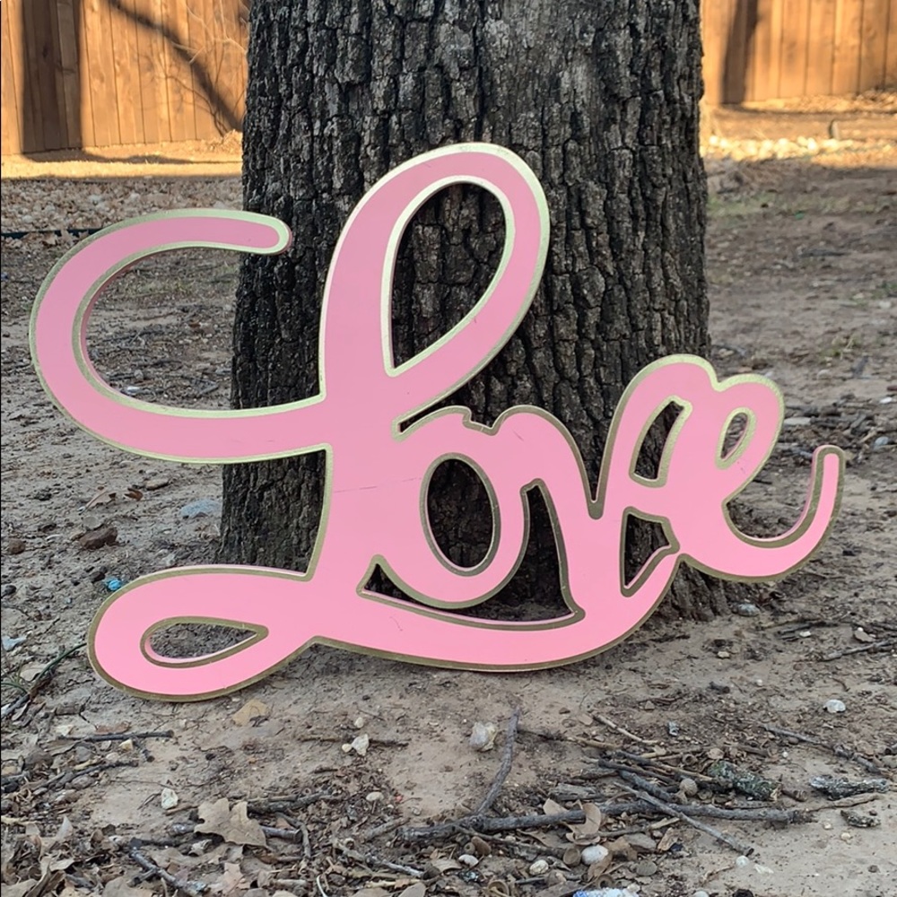 HOBBY LOBBY pink Love sign wall decor